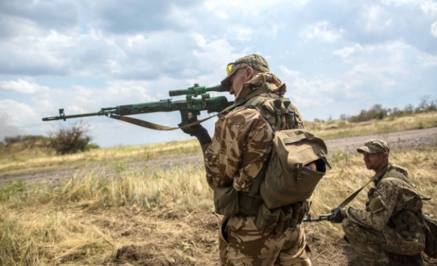 Редица украински военни се предават след бягството на командирите каза