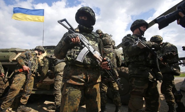 Пияни украински военни стрелят по руската граница (Видео)