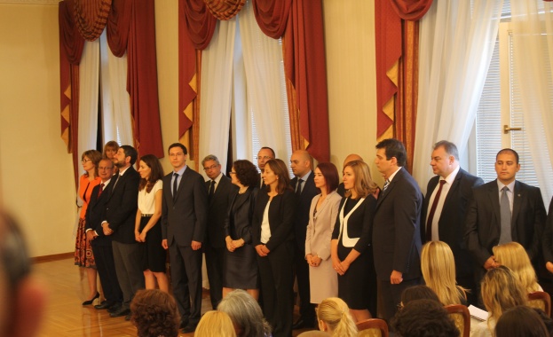 Министрите сменят петима областни управители