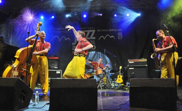 Дами пеят джаз на Камелия Тодорова Милица Гладнишка и Рут