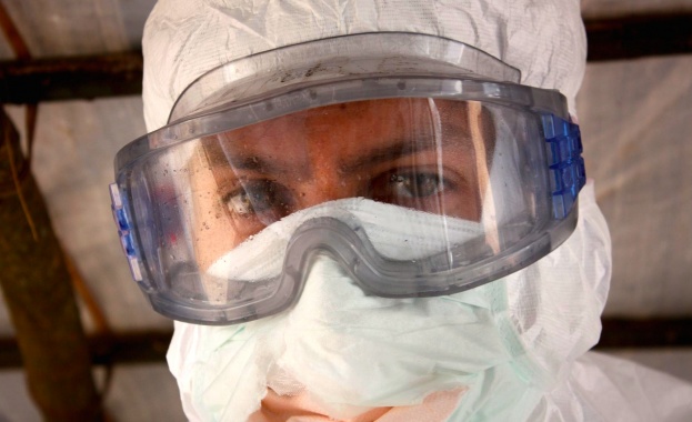 Излекуваха британец, заразен с ебола