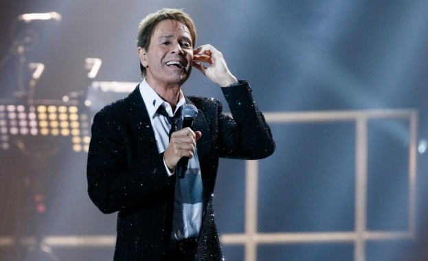 Обискираха дома на Клиф Ричард 