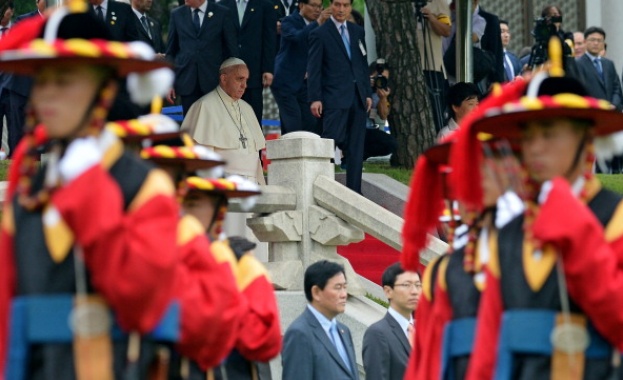 Културата на смърта бързо се просмуква в развиващите се държави, предупреди папата