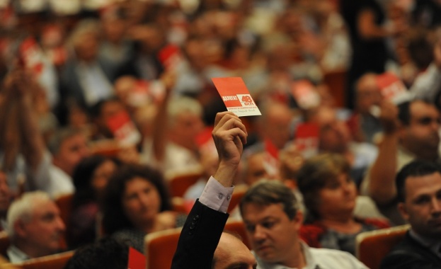 БСП: Само лидерът Миков ще води две листи