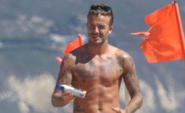 Бекъм се забавлява с децата в Малибу /снимки/