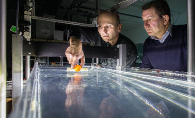 Учени местят обекти по вода