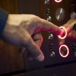 Бутоните в асансьора са по-мръсни от тоалетната