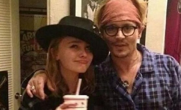 Джони Деп снима с дъщеря си 