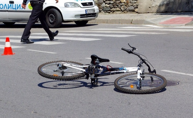 Блъснаха три деца велосипедисти край Лесидрен, едното загина