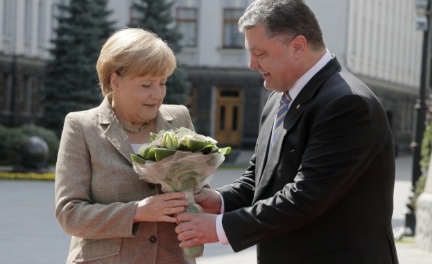 Порошенко нарече Меркел "приятел и защитник на Украйна"