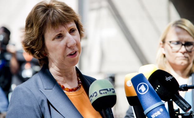 Аштън: Украинската криза няма военно решение