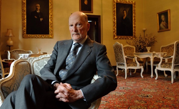 Симеон Втори освещава черквата си в Асеновград