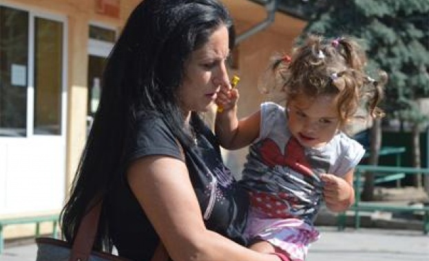 Осъденият до живот в Иран Живко видя за първи път внучката си 