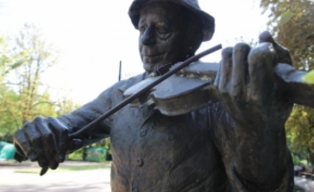 Счупиха лъка на цигулката на Тодор Колев