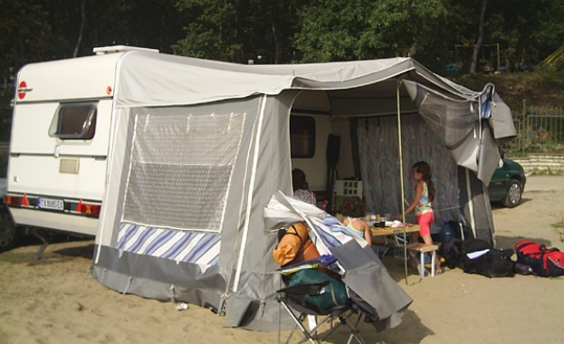 20 незаконни къмпинга бълват зарази по морето