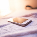 Новият iPhone 12 губи до 40% от батерията си през нощта