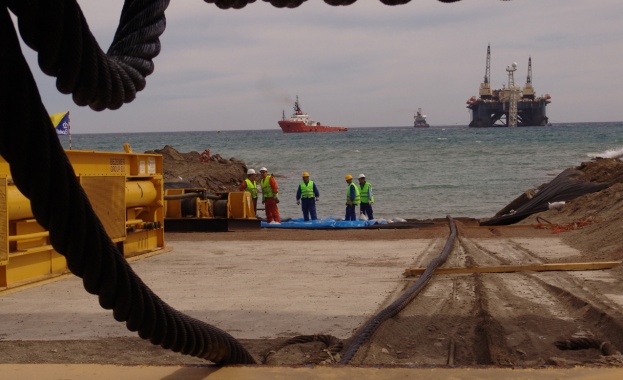 Пристига корабът, на който ще заваряват тръбите за „Южен поток”