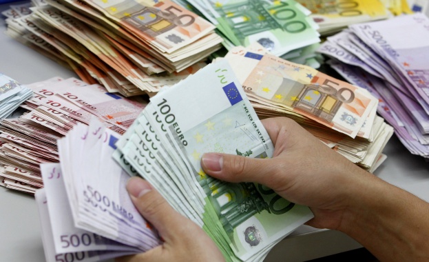Недекларирани 36 150 евро открити в турски гражданин на Калотина