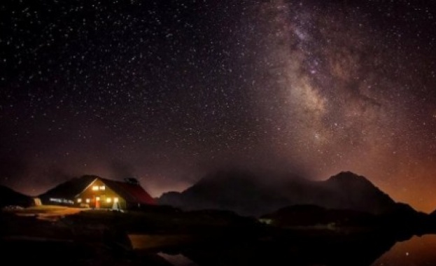 Фотографи запечатаха Млечния път в уникални кадри