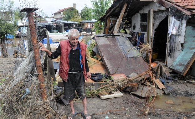 Бургас се нуждае от доброволци за справяне с последиците от бедствието 