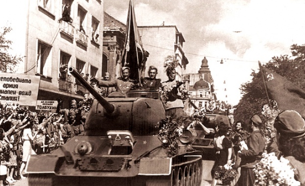 Кой иска да забравим Девети?