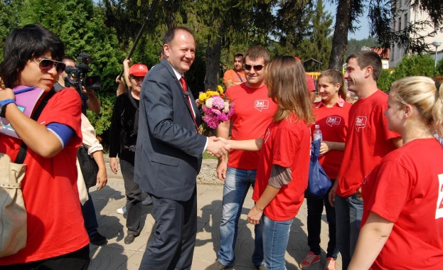 Миков разкритикува кампанията на ГЕРБ при бедстващите