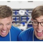 Samsung се подиграва на Apple в нова серия реклами