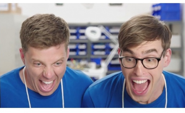 Samsung се подиграва на Apple в нова серия реклами