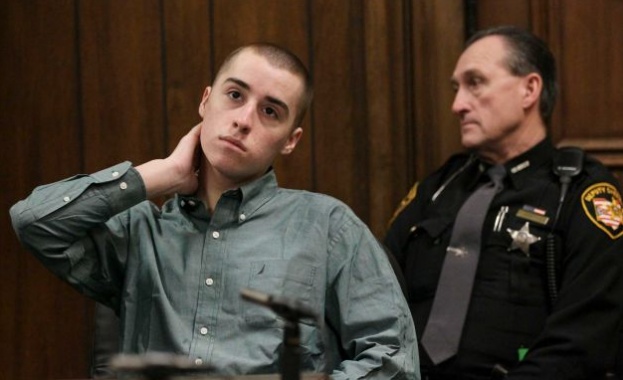 Масов убиец с три доживотни присъди избяга от затвор в САЩ