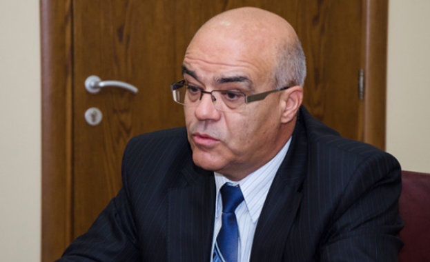 Йордан Бакалов няма да оттегли оставката си