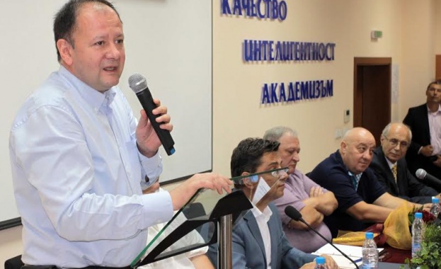 Миков: В цяла Европа и по света младите хора са леви