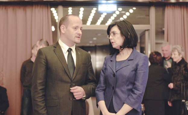 Кунева пита съпартийците си за участие в коалиция с ГЕРБ