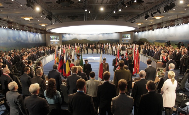 Страни от НАТО вече доставят оръжия на Украйна