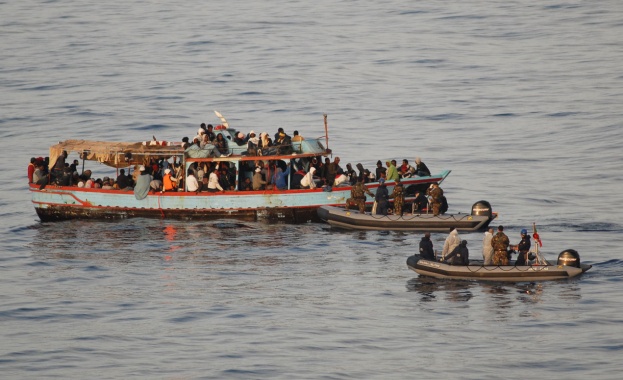 Кораб с повече от 200 емигранти потъна край либийския бряг