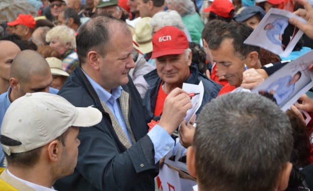 Жители на Лъки поискаха от Миков рехабилитация на пътя до Югово