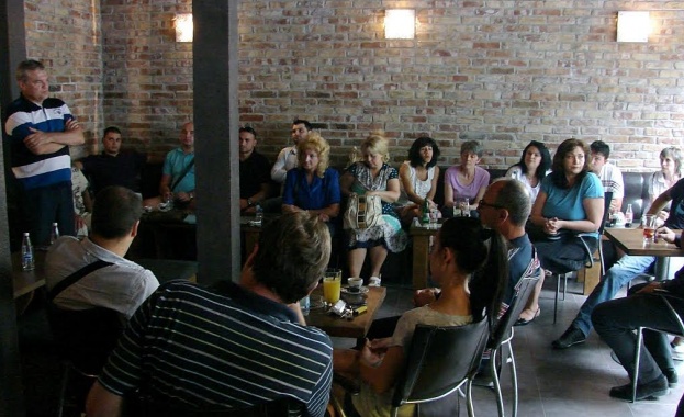 Румен Петков връчи членските карти на младежи и жени от АБВ 