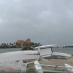 Хиляди туристи бяха евакуирани от Мексико заради урагана Одил