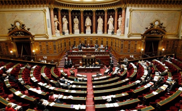 Френското правителство прокарва трудовата реформа въпреки парламента