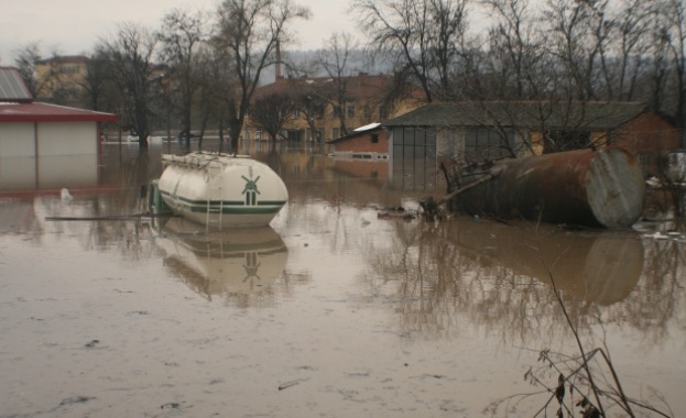 Язовир преля, евакуират къщи