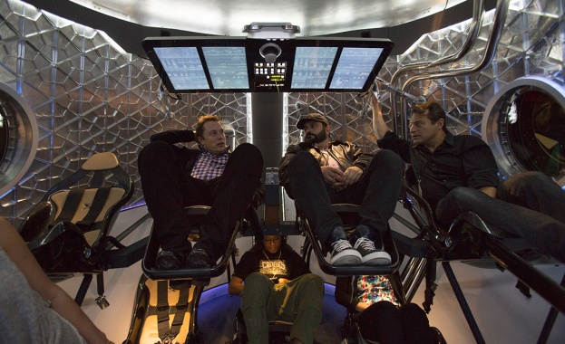 Boeing и SpaceX ще започнат за извеждат астронавти до МКС през 2017 г.