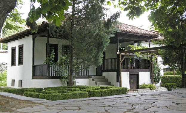 Разбиха музея на Ботев в Калофер