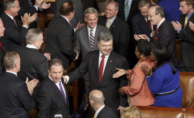 Порошенко призова САЩ да запазят санкционния режим срещу Русия