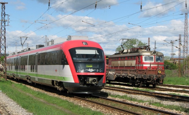 БДЖ осигурява допълнителни вагони за 122 влака през празничните дни
