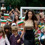 Красива българска учителка стана хит в мрежата