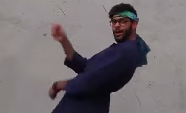 91 удара с камшик за младежи, заснели клип по парче на Фарел Уилямс 