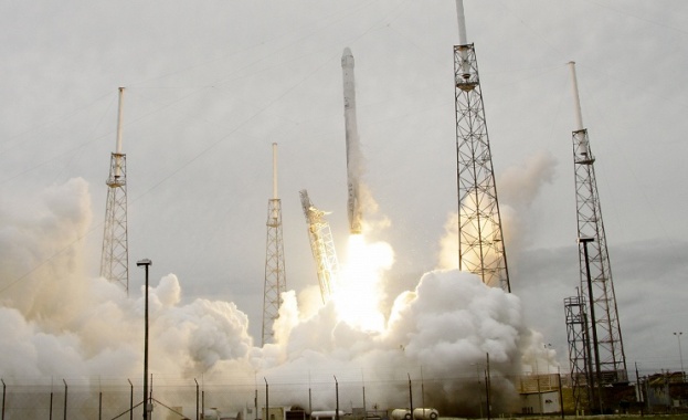 Отложиха с 24 часа изстрелването на Dragon