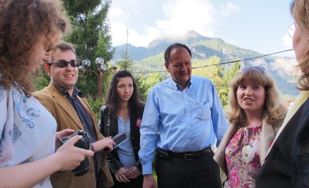 Миков: Държавата трябва да бъде коректна към работодателите