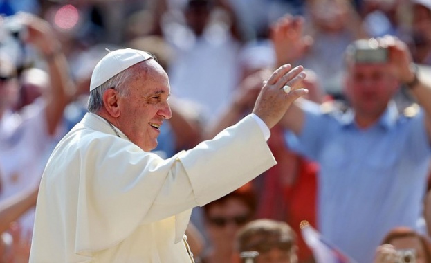 Папата оцени високо мюсюлманско-християнската хармония в Албания 