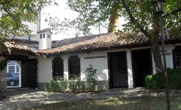 Откриха икони от XVIII и XIX век на тавана на църква в Златоград