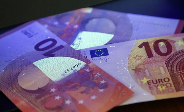 Новата банкнота от 10 евро влиза в обращение от утре 